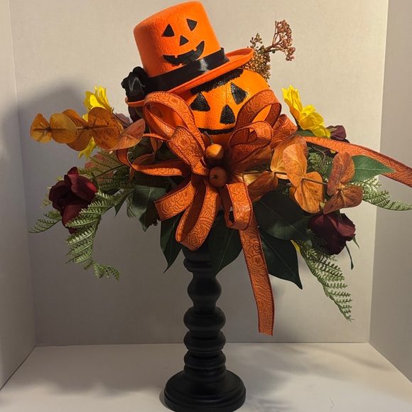 Halloween Pumpkin Hat Floral Arrangement - Picture 1 of 4